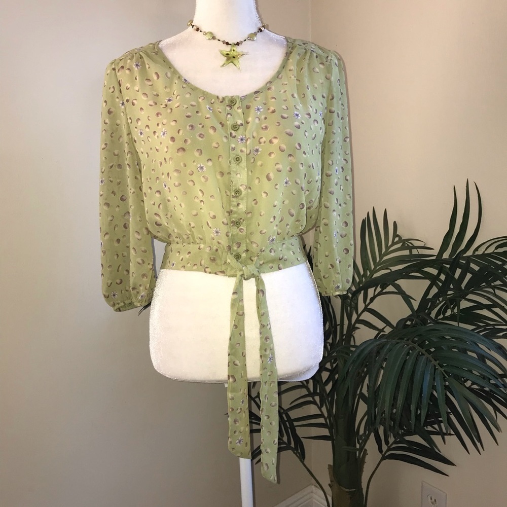 2/$20 Ya Los Angeles Floral Tie Front Cropped Top M
